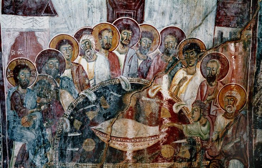 A painting of jesus and his disciples in the center.